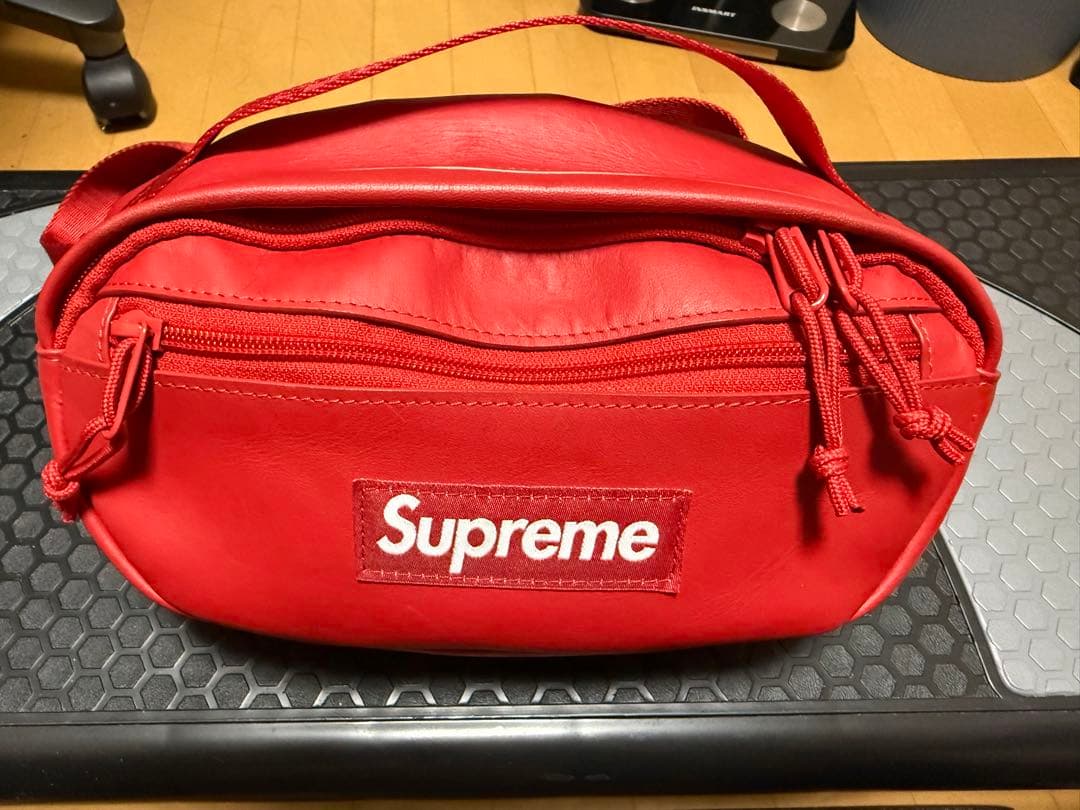 バッグ Supreme Leather Waist Bag Red