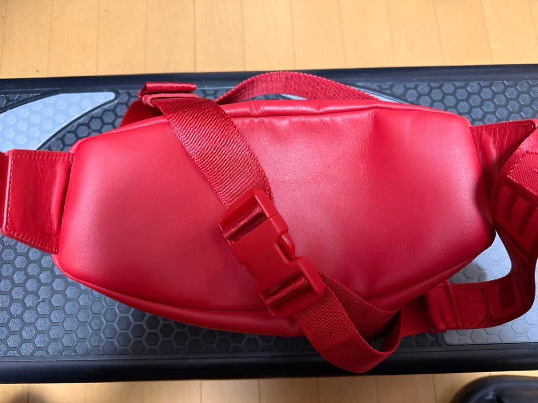 バッグ Supreme Leather Waist Bag Red