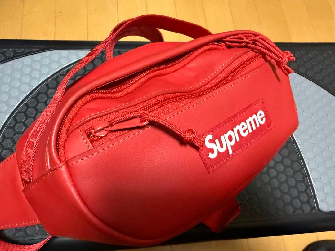 バッグ Supreme Leather Waist Bag Red