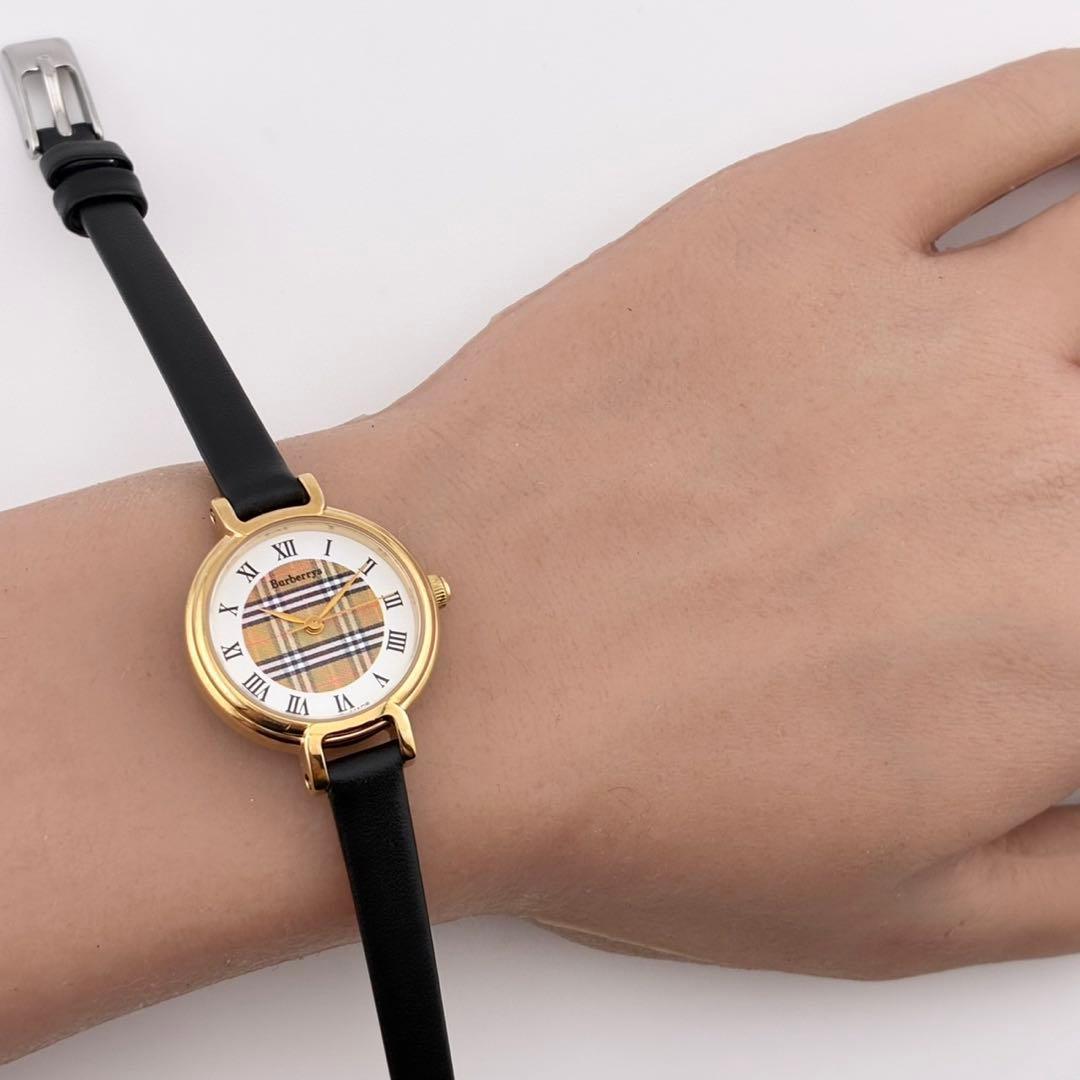 【電池交換済】BURBERRY　腕時計　チェック柄　ゴールド　新品ベルト