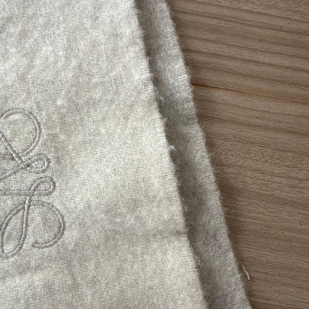 LOEWE ウールカシミヤマフラー 刺繍ロゴ付き