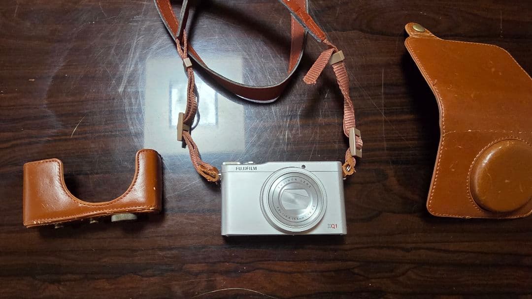 即日発送　Fujifilm XQ1 コンパクトデジタルカメラ