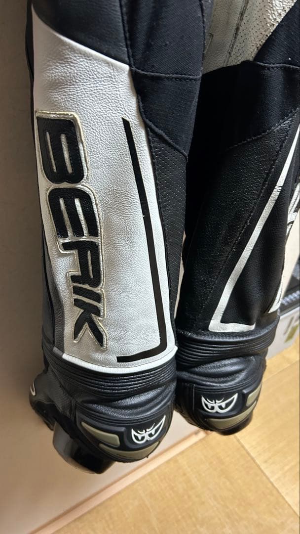 BERIK 2.0 レーシングスーツ Lサイズ 黒/白 サイズ 52