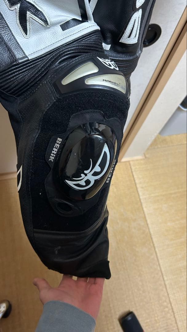 BERIK 2.0 レーシングスーツ Lサイズ 黒/白 サイズ 52