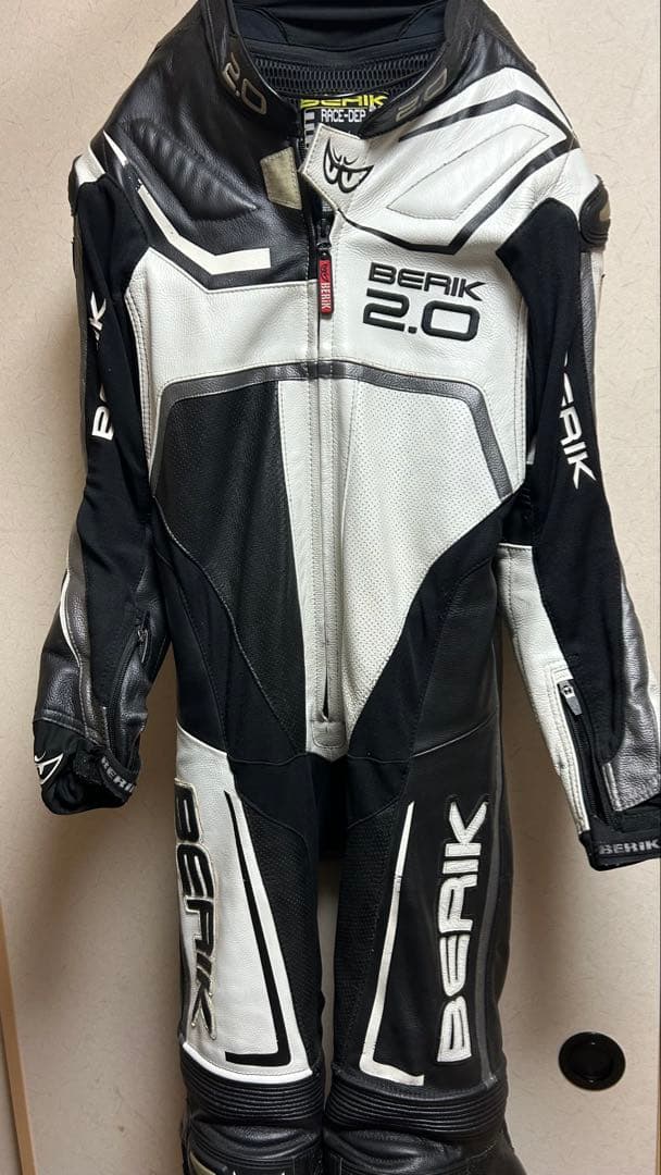 BERIK 2.0 レーシングスーツ Lサイズ 黒/白 サイズ 52