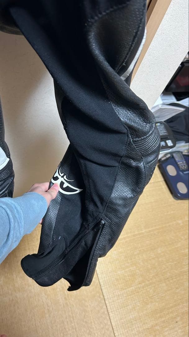 BERIK 2.0 レーシングスーツ Lサイズ 黒/白 サイズ 52