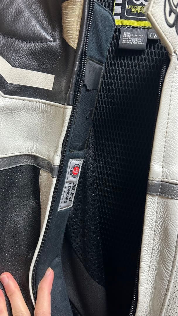 BERIK 2.0 レーシングスーツ Lサイズ 黒/白 サイズ 52