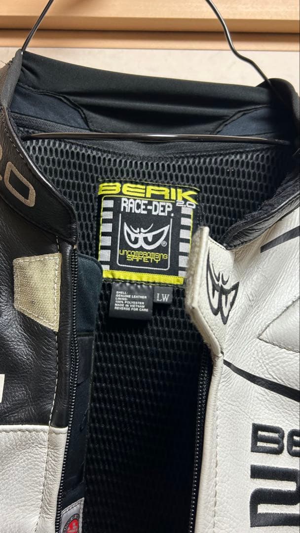 BERIK 2.0 レーシングスーツ Lサイズ 黒/白 サイズ 52