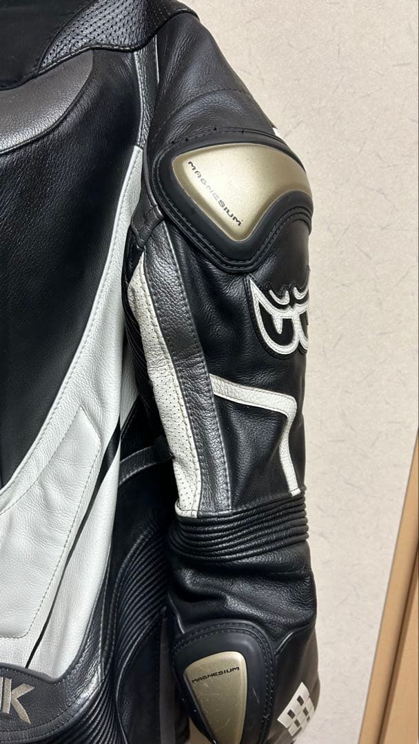 BERIK 2.0 レーシングスーツ Lサイズ 黒/白 サイズ 52
