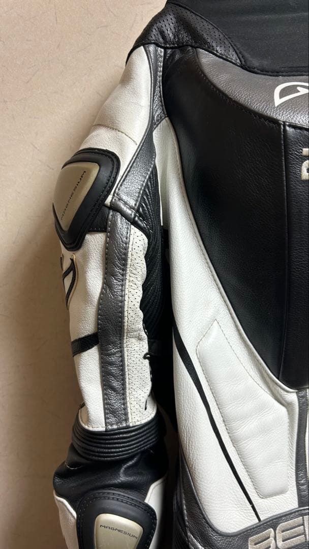 BERIK 2.0 レーシングスーツ Lサイズ 黒/白 サイズ 52