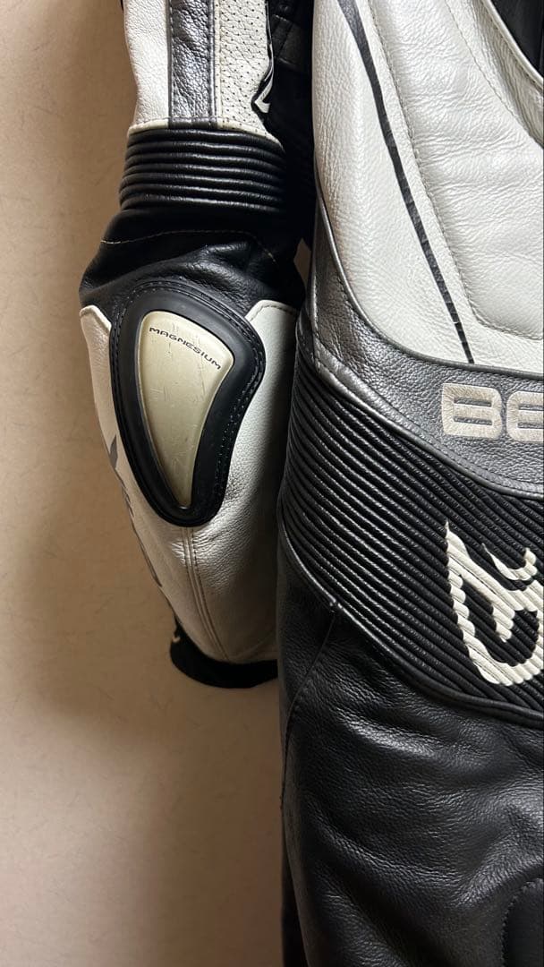 BERIK 2.0 レーシングスーツ Lサイズ 黒/白 サイズ 52