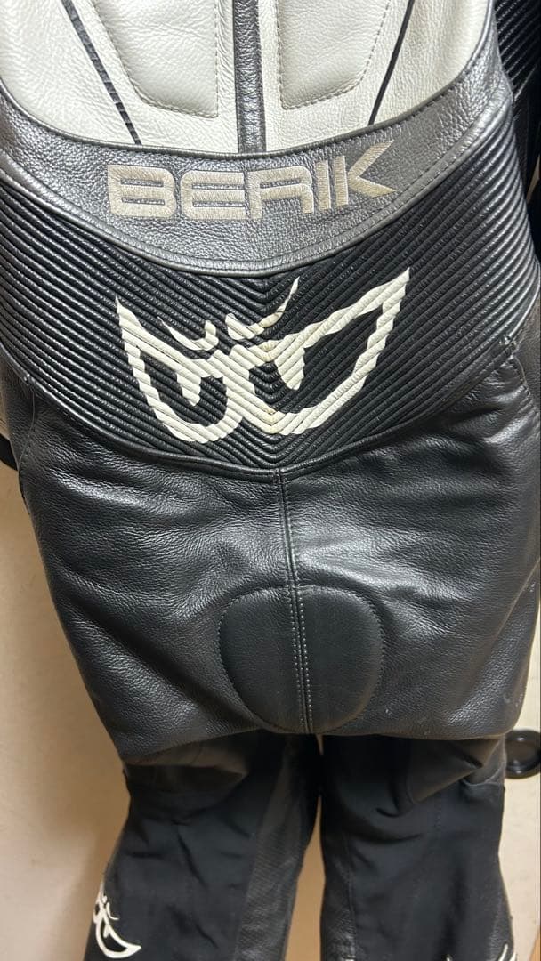 BERIK 2.0 レーシングスーツ Lサイズ 黒/白 サイズ 52