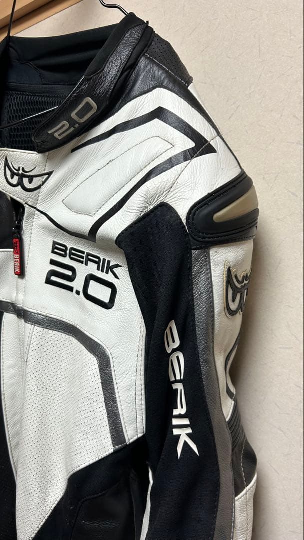 BERIK 2.0 レーシングスーツ Lサイズ 黒/白 サイズ 52