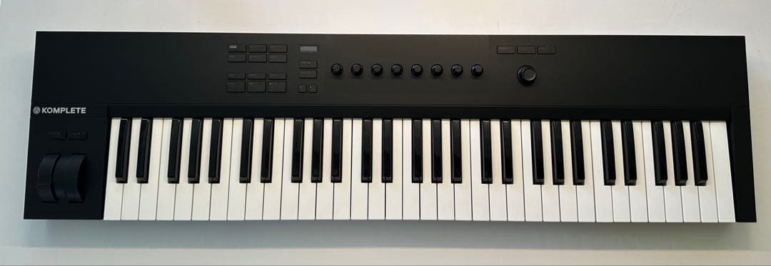 KOMPLETE A61 MIDIキーボード