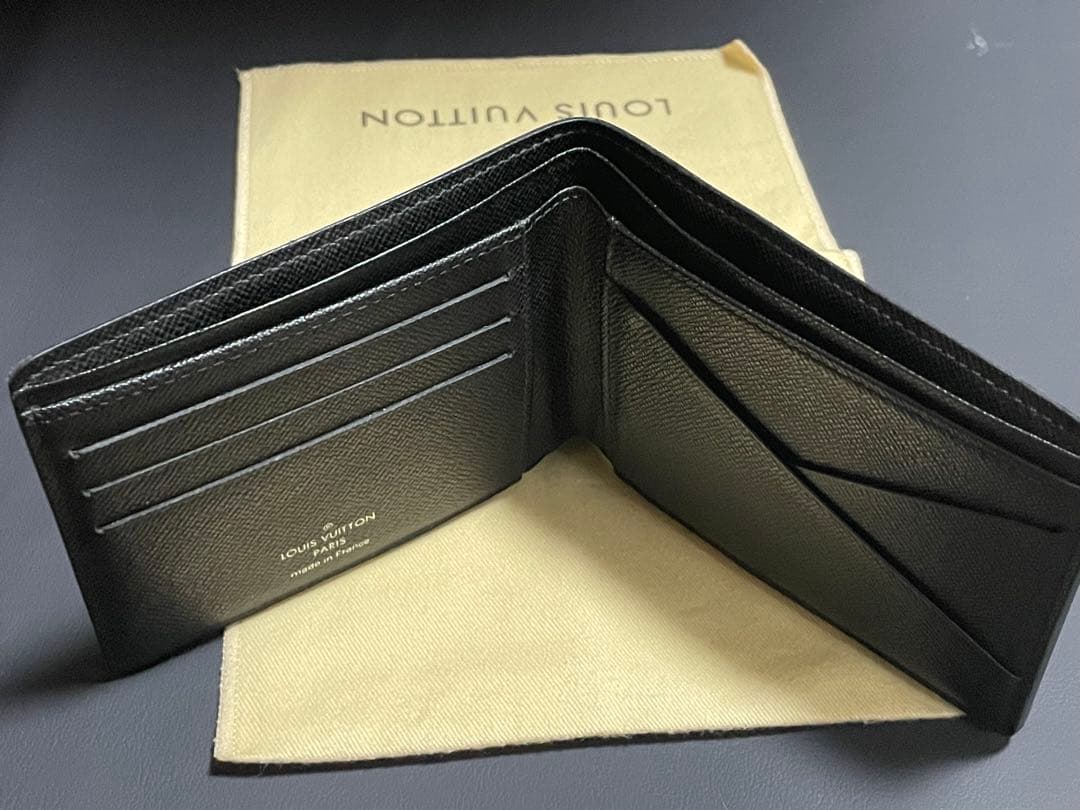 ちゃんはる　　　LOUIS VUITTON ダミエ 二つ折り財布