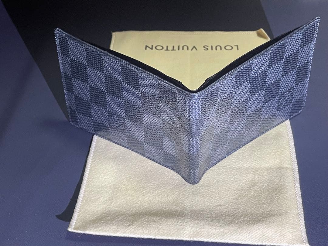 ちゃんはる　　　LOUIS VUITTON ダミエ 二つ折り財布