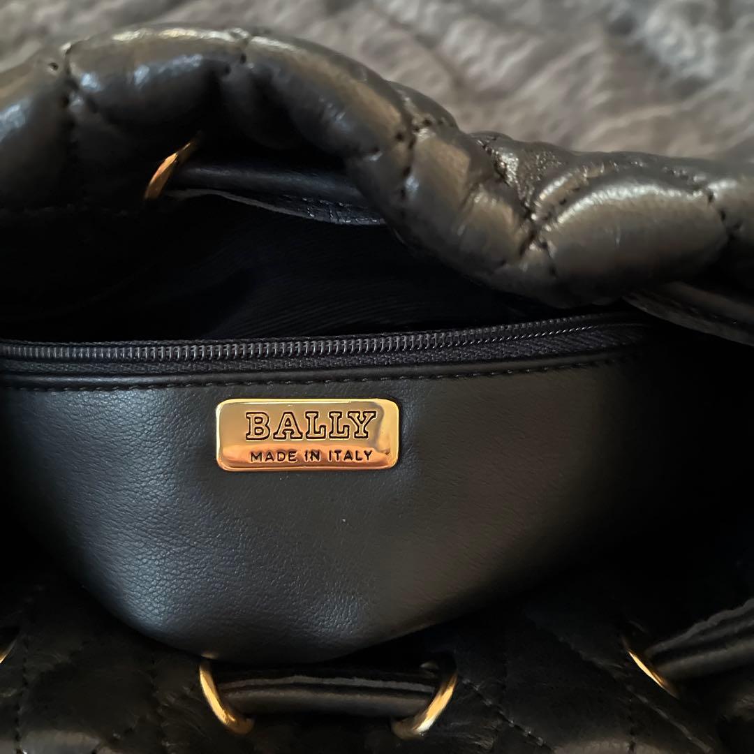 BALLYキルティングレザーショルダーバック