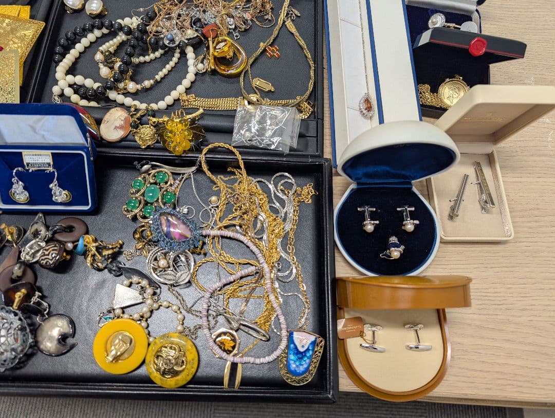 イミテーションアクセサリー まとめ売り ネックレス ブローチ 指輪 ネクタイピン