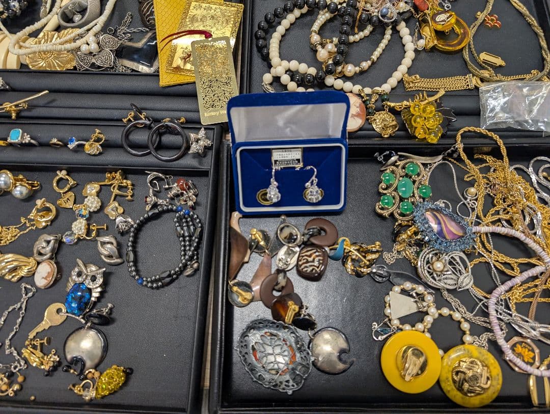 イミテーションアクセサリー まとめ売り ネックレス ブローチ 指輪 ネクタイピン