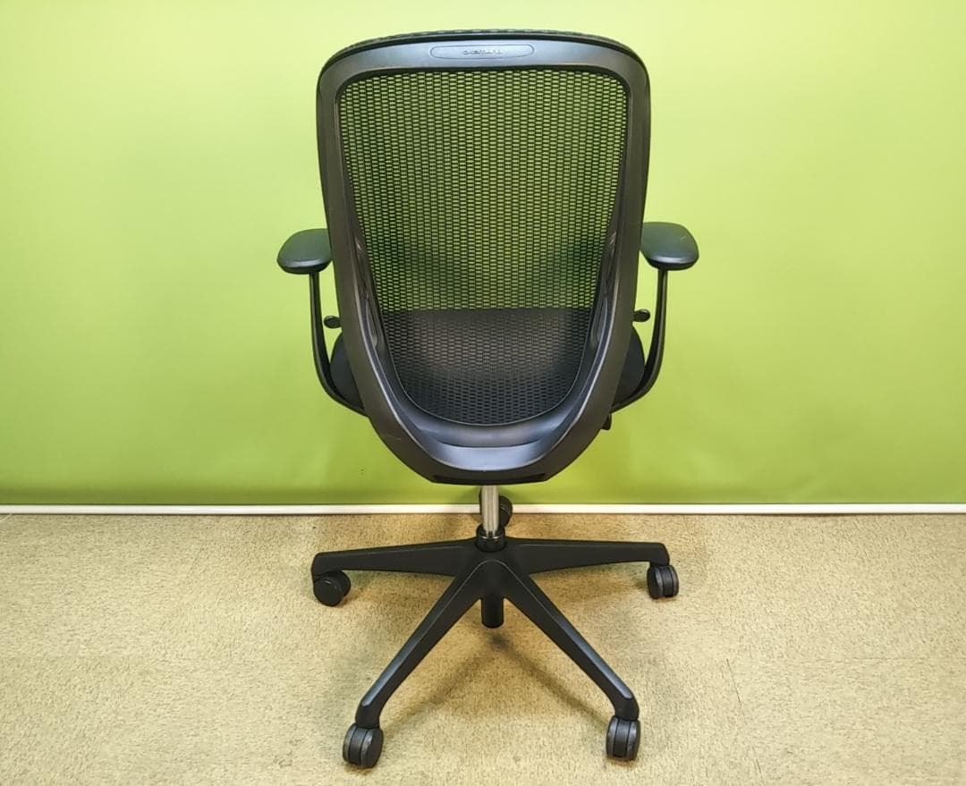 at　オカムラ　シルフィーチェア　ローバック　固定肘　前傾機能　メッシュ　中古品