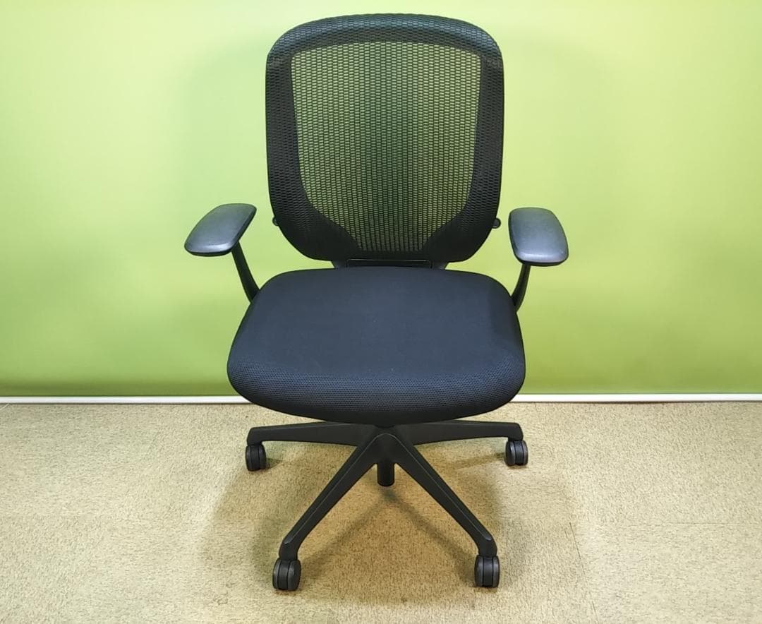 at　オカムラ　シルフィーチェア　ローバック　固定肘　前傾機能　メッシュ　中古品