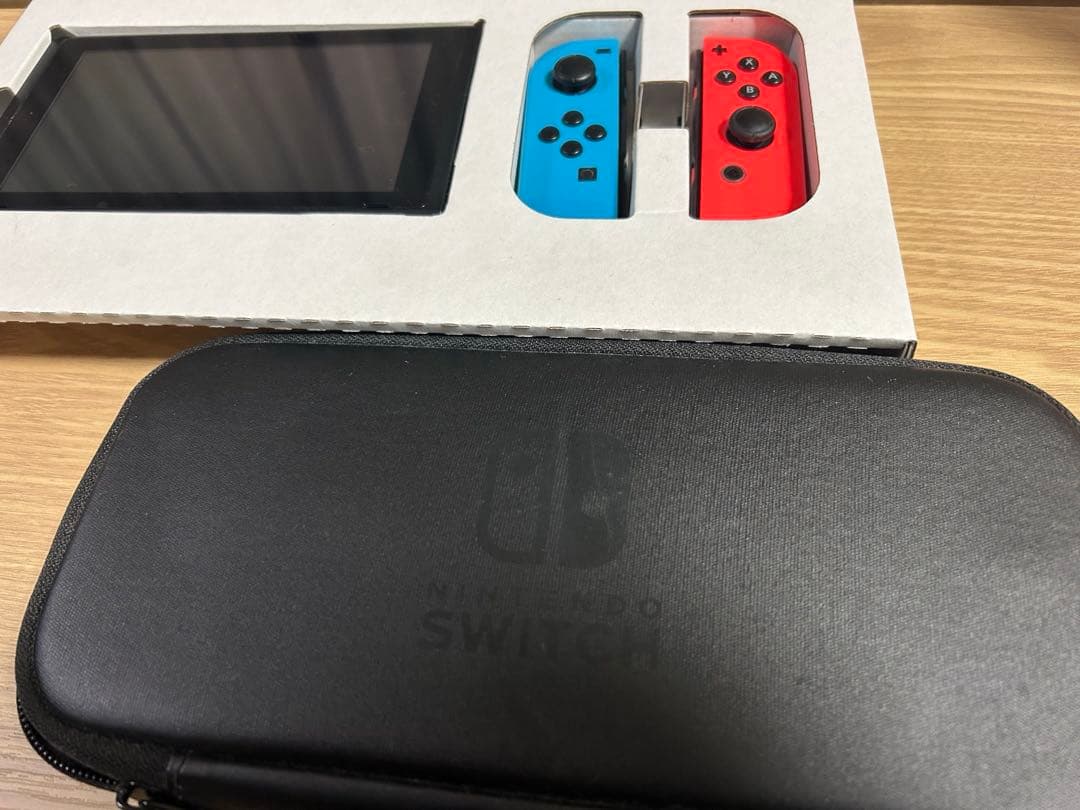 Nintendo Switch 本体 & 持ち運びケース