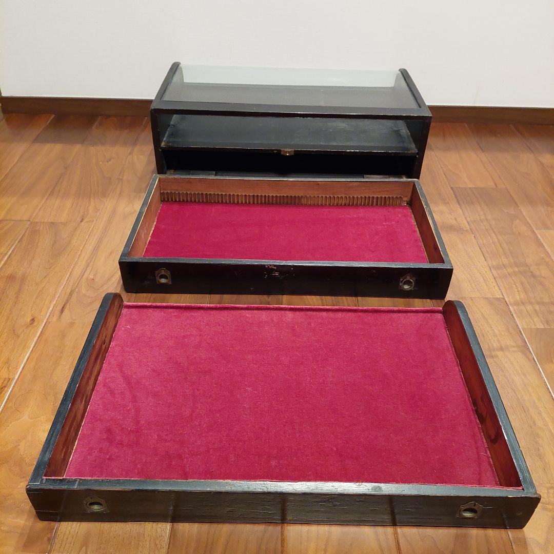 イギリスアンティークディスプレイケース 黒 赤 収納付き