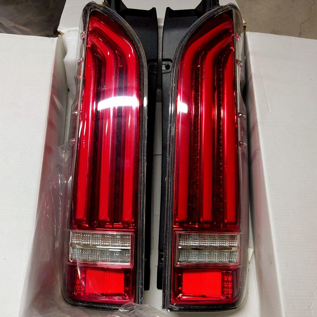 【美品】ハイエース　200系　テールランプ　左右セット