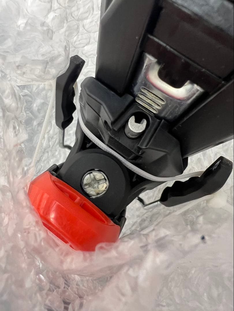 ATOMIC アトミック スキー板 とラインSKIS POLES スキーポール