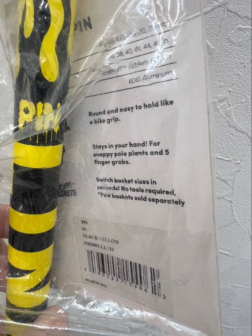 ATOMIC アトミック スキー板 とラインSKIS POLES スキーポール