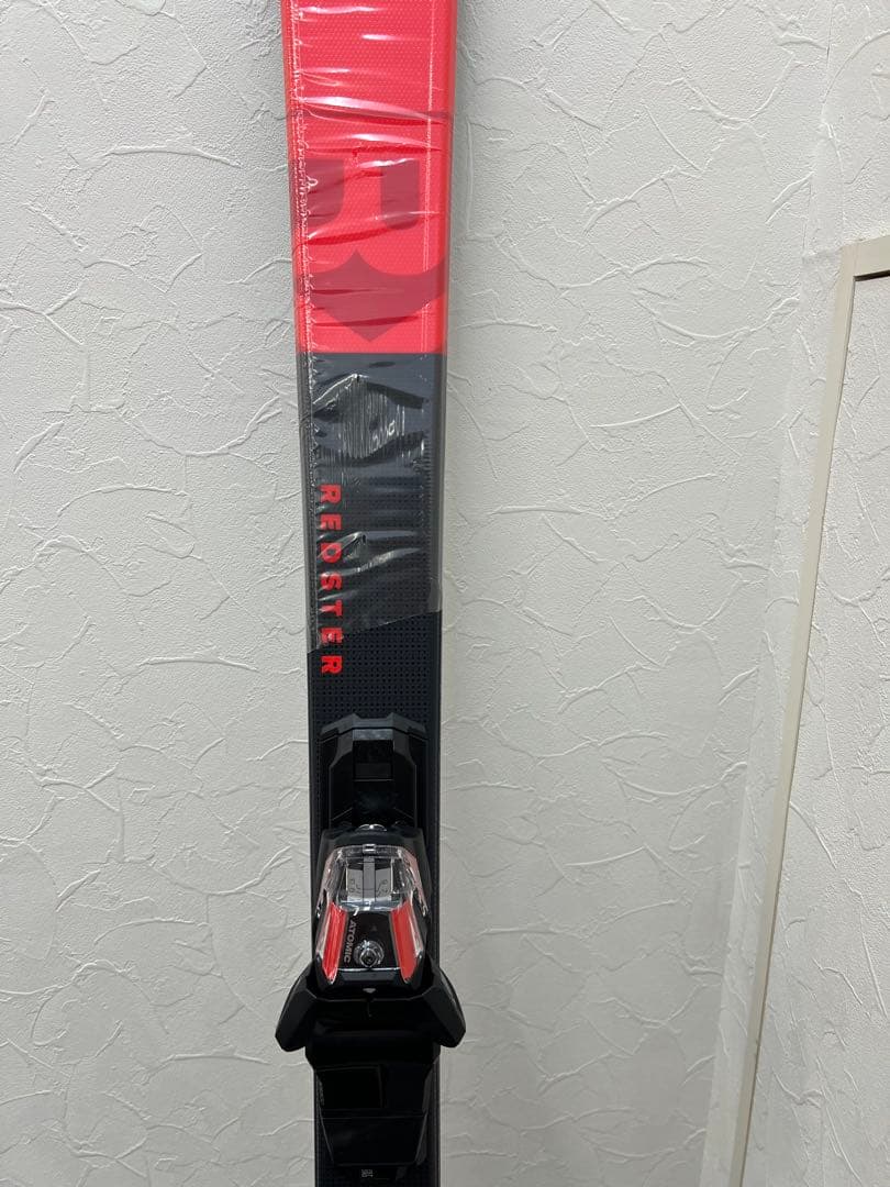 ATOMIC アトミック スキー板 とラインSKIS POLES スキーポール