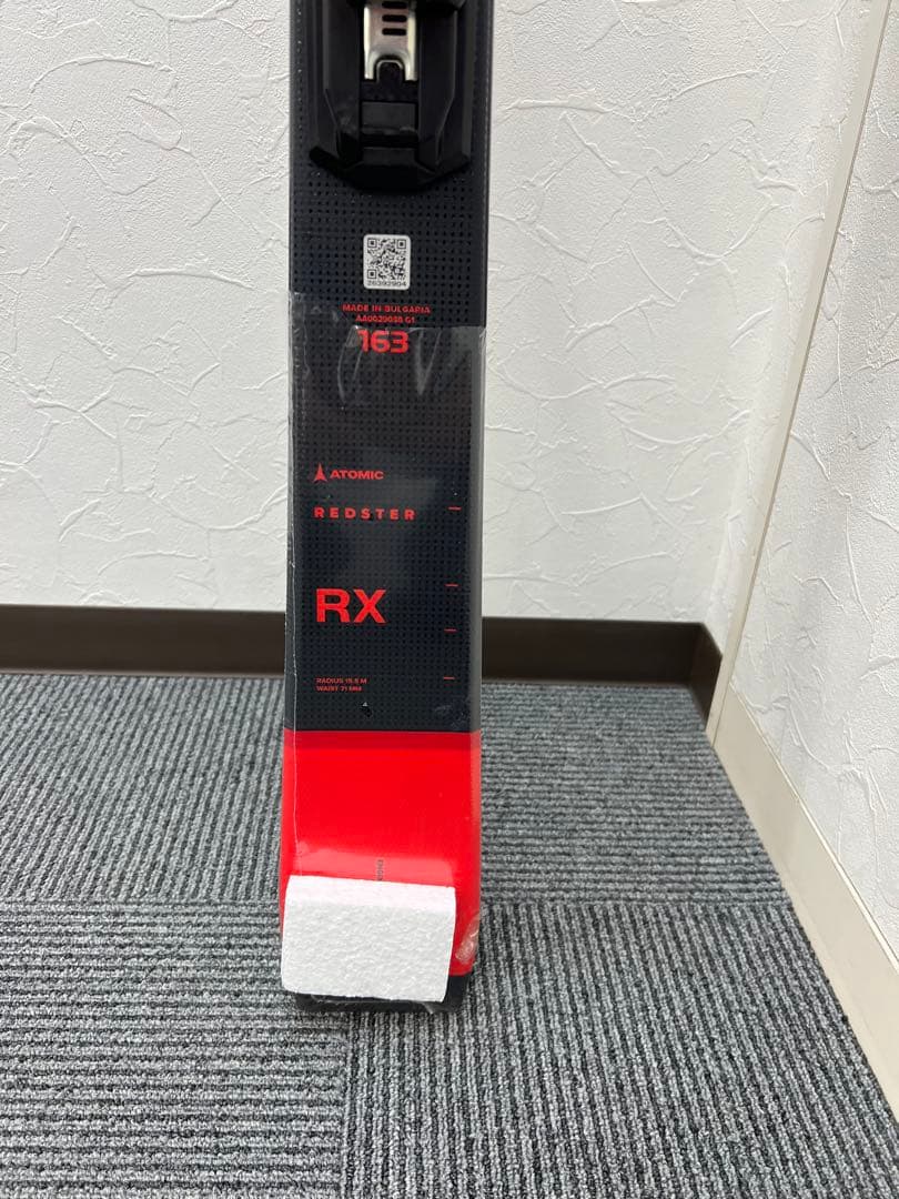 ATOMIC アトミック スキー板 とラインSKIS POLES スキーポール