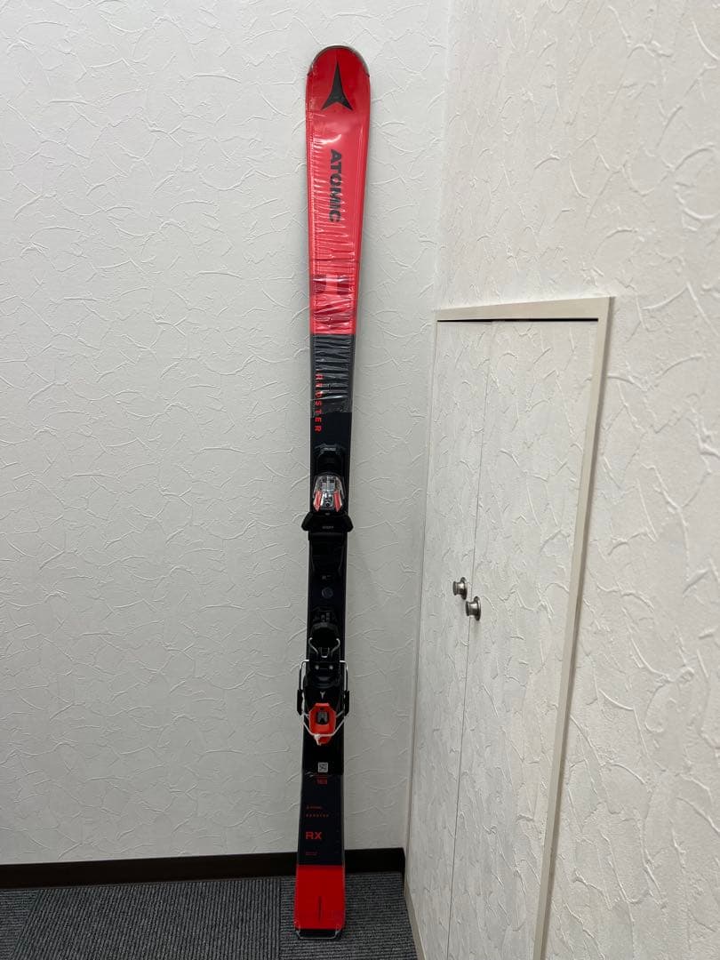 ATOMIC アトミック スキー板 とラインSKIS POLES スキーポール
