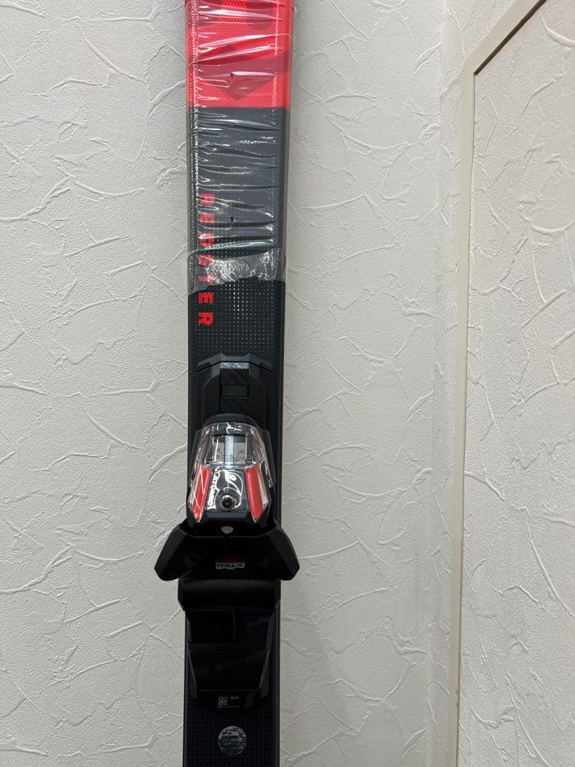 ATOMIC アトミック スキー板 とラインSKIS POLES スキーポール