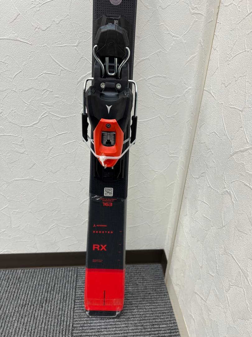 ATOMIC アトミック スキー板 とラインSKIS POLES スキーポール