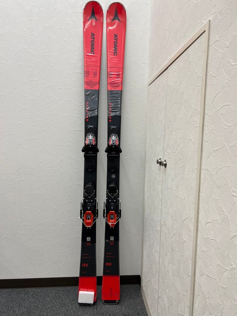 ATOMIC アトミック スキー板 とラインSKIS POLES スキーポール