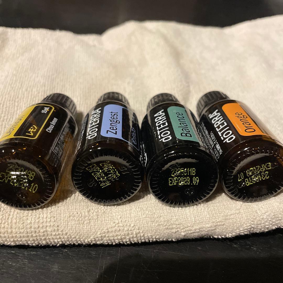 お得　ドテラ　doTERRA デラックス登録キットオイルのみ（おまけ付き）