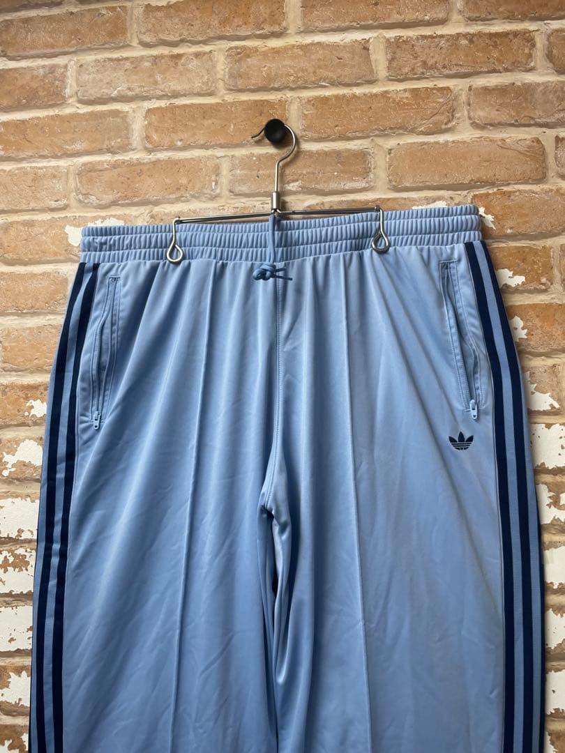 adidas Originals トラックパンツ　ジャージ　刺繍　水色　ワイド