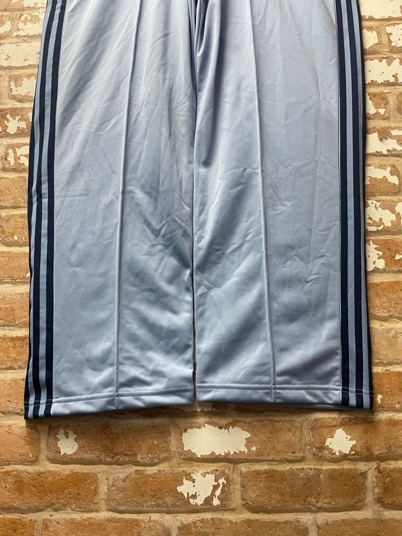 adidas Originals トラックパンツ　ジャージ　刺繍　水色　ワイド