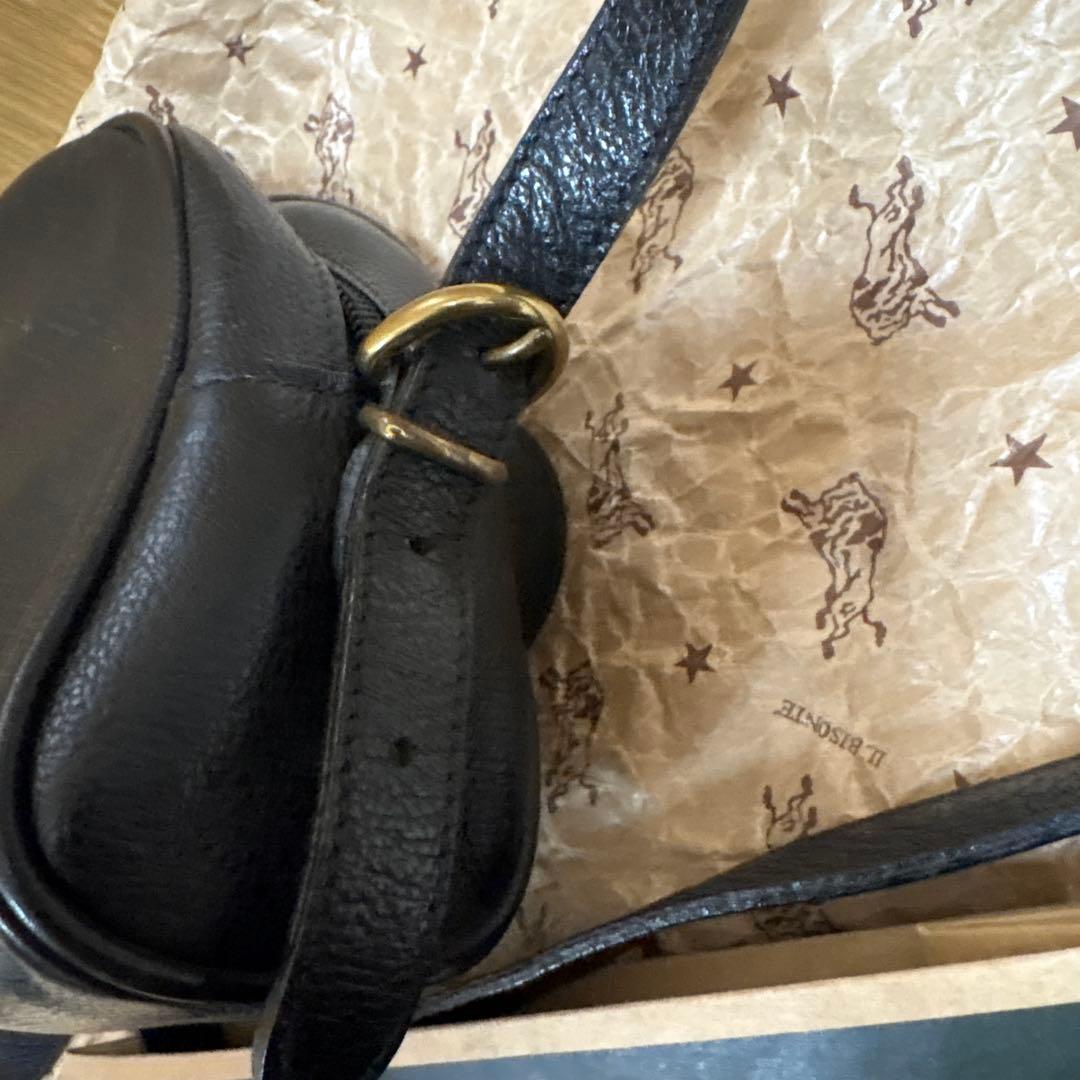 IL BISONTEレザー ショルダーバッグ ハーフムーン 半月型 ブラック