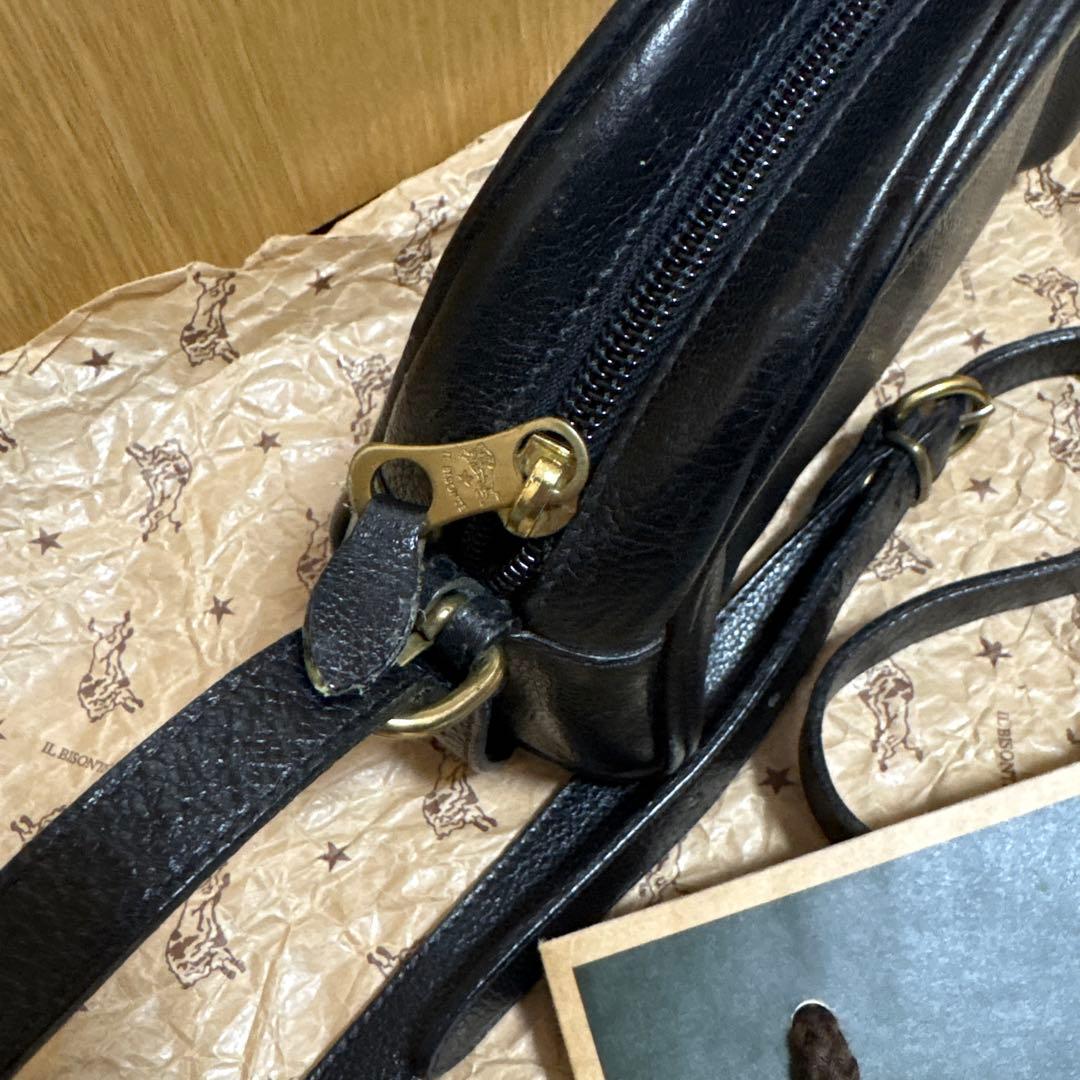 IL BISONTEレザー ショルダーバッグ ハーフムーン 半月型 ブラック