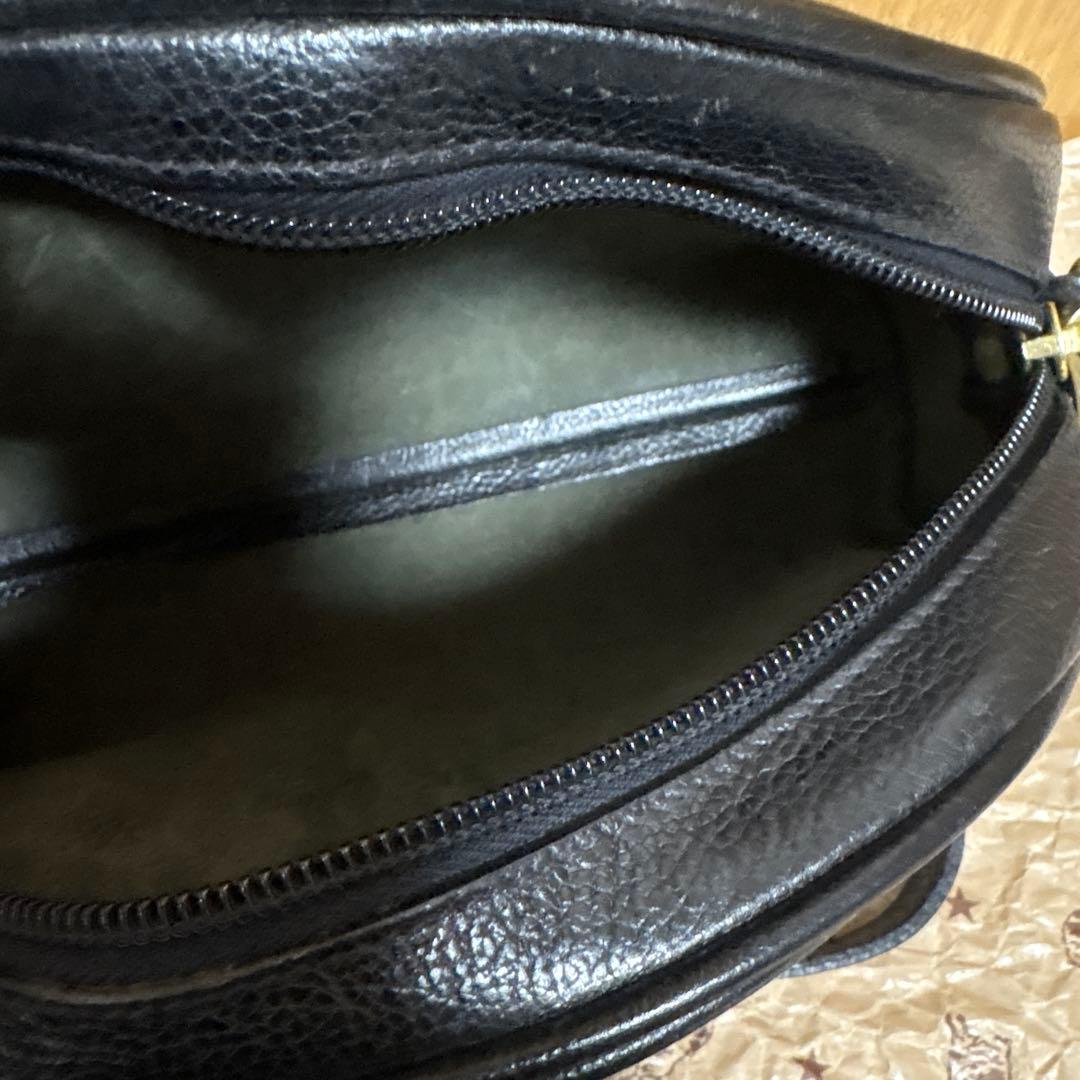 IL BISONTEレザー ショルダーバッグ ハーフムーン 半月型 ブラック