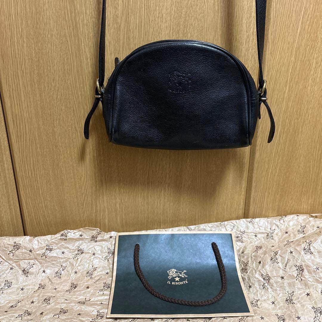 IL BISONTEレザー ショルダーバッグ ハーフムーン 半月型 ブラック