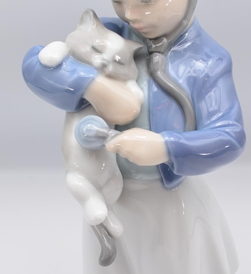 おだいじに　＃8544　★リヤドロ　スペイン　ポーセリン　光沢仕上げ　箱付き