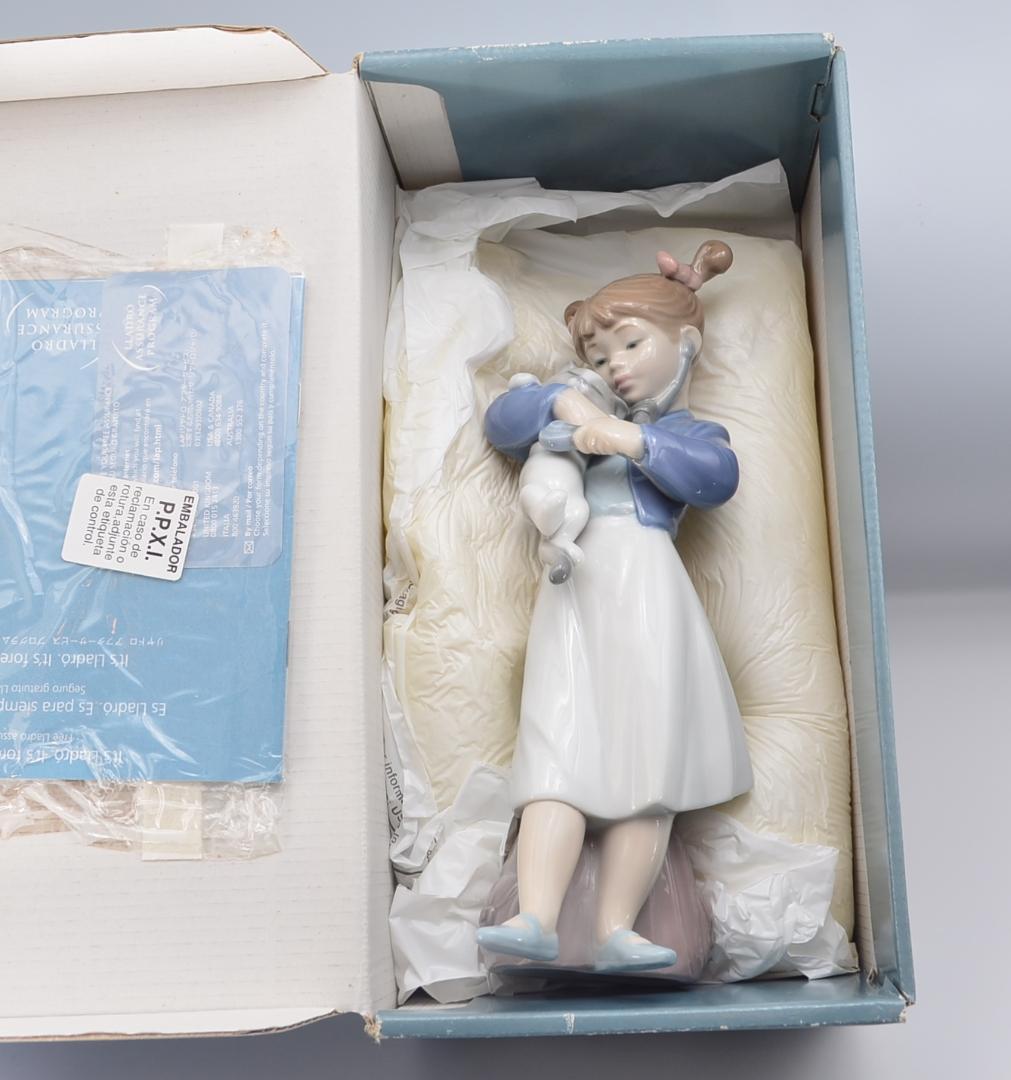 おだいじに　＃8544　★リヤドロ　スペイン　ポーセリン　光沢仕上げ　箱付き