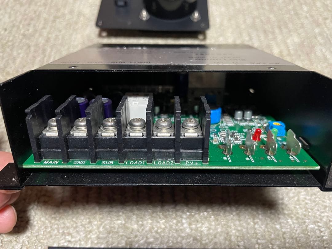 走行充電器 12V サブバッテリーコントローラSCP12E 電圧メーター