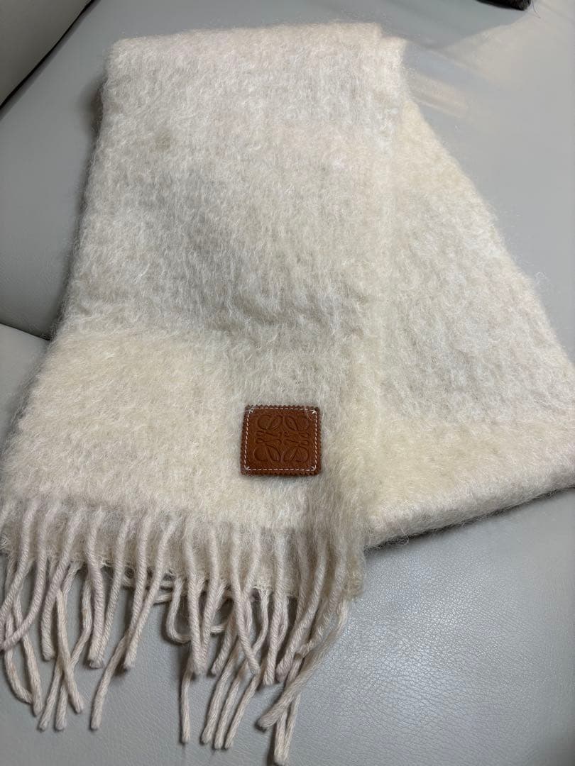 LOEWE マフラー アイボリー