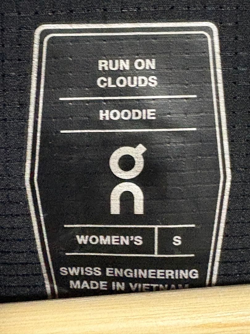 トップス On Hoodie womens