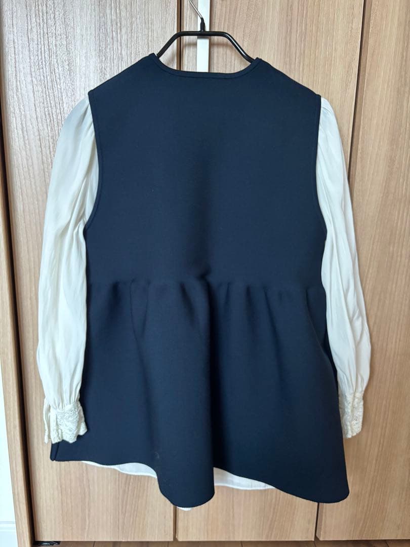 ミニフリルニットベスト　UNITED ARROWS