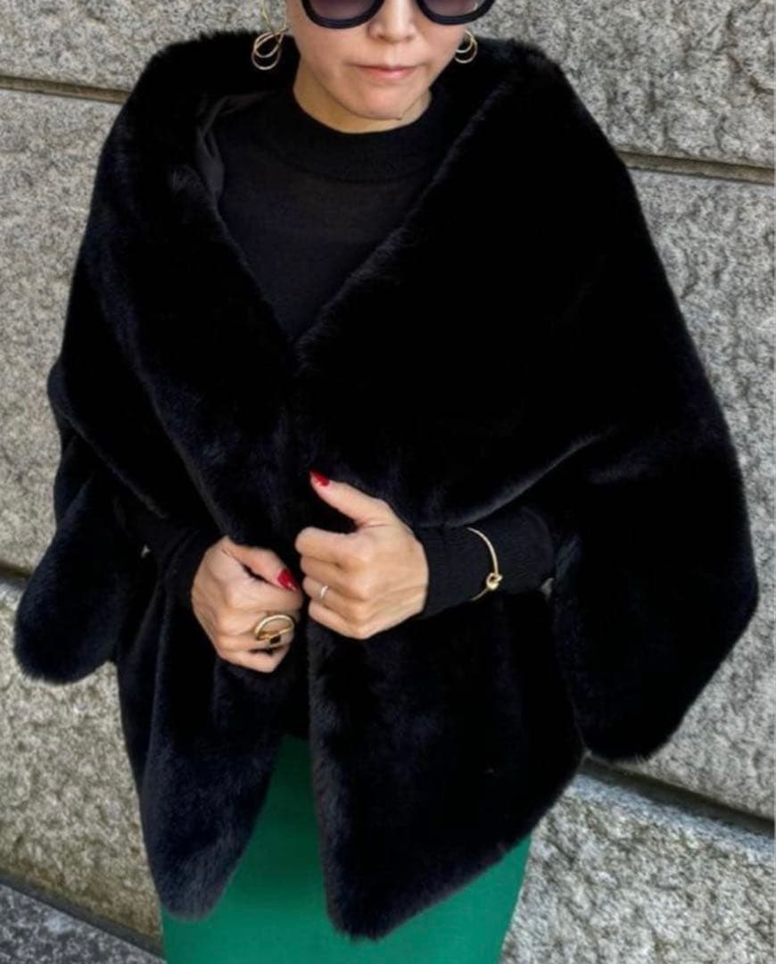 ブラック JENNE リッチボリュームファーケープ ジェンヌ黒